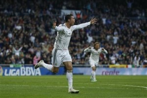 El Madrid tumba al Levante y se aleja del Barsa item-thumbnail