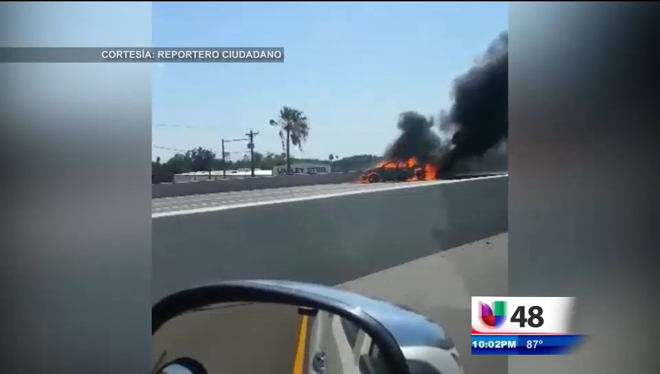 Muere Hombre al Incendiarse Camioneta item-thumbnail