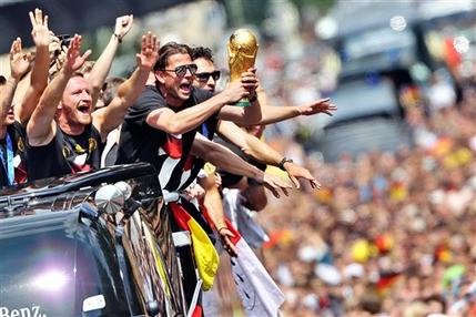 Selección Alemana recibe bienvenida de Héroes item-thumbnail