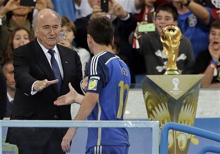 Blatter le da 9,25 pts a Brasil por el Mundial item-thumbnail