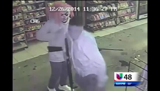 Autoridades Buscan a 3 Sospechosos de Robo en Edinburg item-thumbnail
