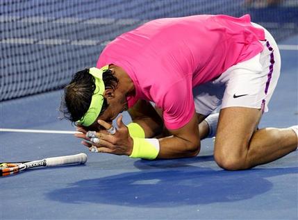 NADAL Y SHARAPOVA SOBREVIVEN A SUSTOS EN AUSTRALIA item-thumbnail